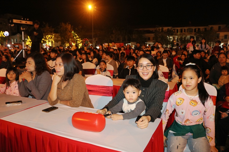 Rực rỡ đêm nghệ thuật chào mừng ngày hội bầu cử tại xã Quốc Oai- Ảnh 5.