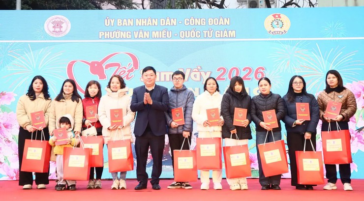 PHƯỜNG VĂN MIẾU - QUỐC TỬ GIÁM CHĂM LO THIẾT THỰC ĐỂ TẤT CẢ ĐOÀN VIÊN, NGƯỜI LAO ĐỘNG VUI ĐÓN TẾT- Ảnh 3.