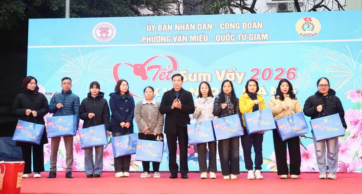 PHƯỜNG VĂN MIẾU - QUỐC TỬ GIÁM CHĂM LO THIẾT THỰC ĐỂ TẤT CẢ ĐOÀN VIÊN, NGƯỜI LAO ĐỘNG VUI ĐÓN TẾT- Ảnh 2.