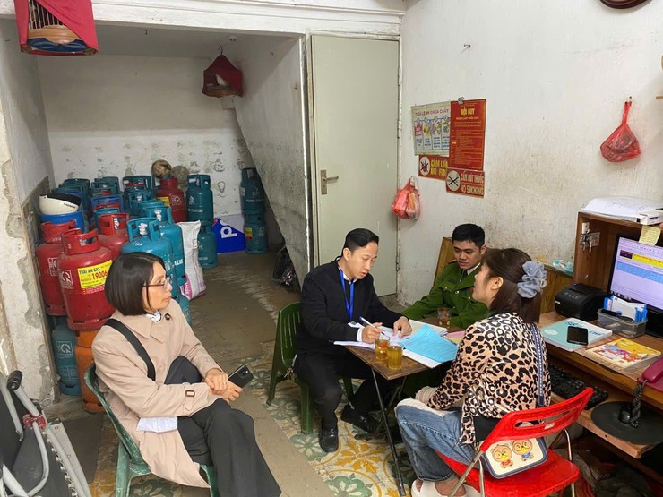 PHƯỜNG VĂN MIẾU – QUỐC TỬ GIÁM TĂNG CƯỜNG KIỂM TRA AN TOÀN PCCC & CNCH, CHỦ ĐỘNG PHÒNG NGỪA CHÁY NỔ DỊP TẾT BÍNH NGỌ 202- Ảnh 4.