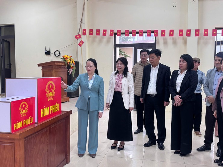 ĐOÀN KIỂM TRA, GIÁM SÁT CỦA ỦY BAN MTTQ VIỆT NAM THÀNH PHỐ HÀ NỘI KIỂM TRA CÔNG TÁC CHUẨN BỊ BẦU CỬ TẠI XÃ TRUNG GIÃ- Ảnh 2.