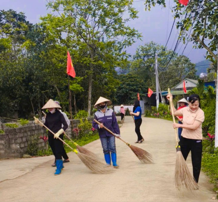 Nhân dân hăng hái ra quân vệ sinh môi trường chào mừng ngày bầu cử- Ảnh 3.