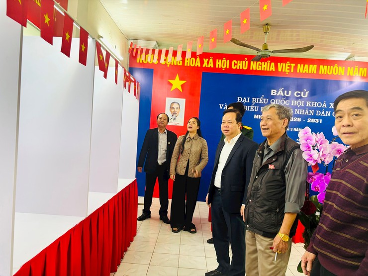 PHƯỜNG VĂN MIẾU - QUỐC TỬ GIÁM CƠ BẢN HOÀN TẤT CÔNG VIỆC CHO NGÀY BẦU CỬ- Ảnh 2.