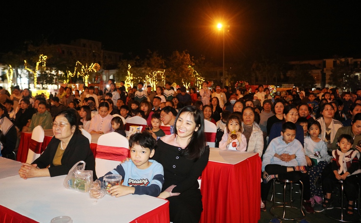 Rực rỡ đêm nghệ thuật chào mừng ngày hội bầu cử tại xã Quốc Oai- Ảnh 7.