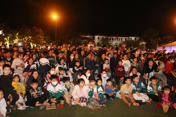 Rực rỡ đêm nghệ thuật chào mừng ngày hội bầu cử tại xã Quốc Oai- Ảnh 9.