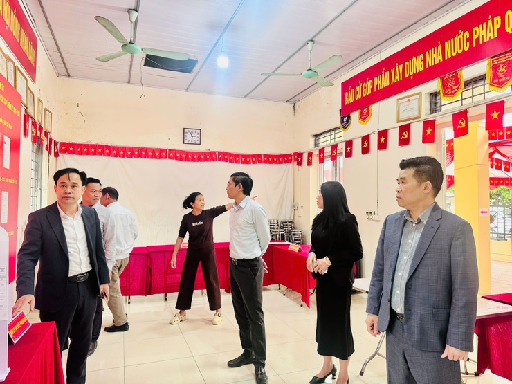 Chủ tịch UBND xã kiểm tra công tác chuẩn bị bầu cử đại biểu Quốc hội và HĐND các cấp- Ảnh 6.