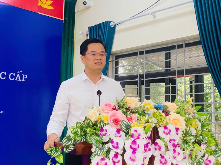 Hội Cựu chiến binh xã Hát Môn ra mắt mô hình tuyến đường tự quản “Sáng – xanh – sạch – đẹp – an toàn”- Ảnh 1.