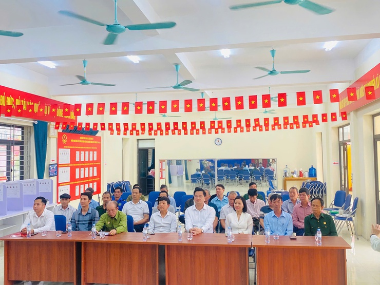 Hội Cựu chiến binh xã Hát Môn ra mắt mô hình tuyến đường tự quản “Sáng – xanh – sạch – đẹp – an toàn”- Ảnh 2.