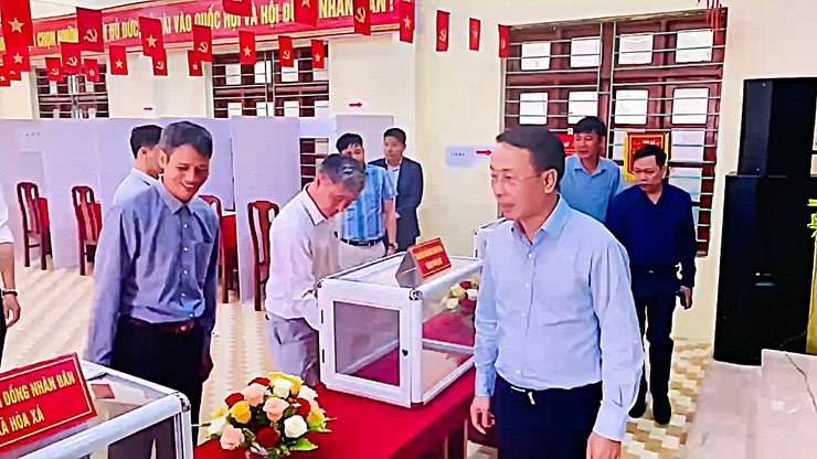 Đồng chí Trần Đình Cảnh - Trưởng Ban Nội chính Thành ủy kiểm tra công tác chuẩn bị bầu cử tại xã Hòa Xá- Ảnh 3.