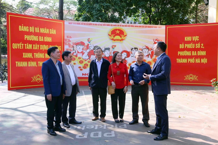 Phường Ba Đình rực rỡ cờ hoa, sẵn sàng cho Ngày hội lớn của toàn dân- Ảnh 7.