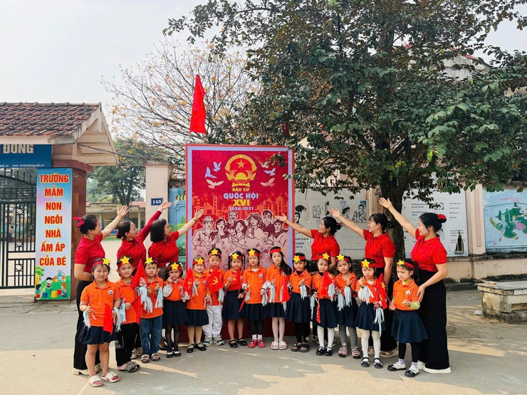 Trường Mầm non Sơn Đông hướng tới ngày bầu cử

- Ảnh 4.