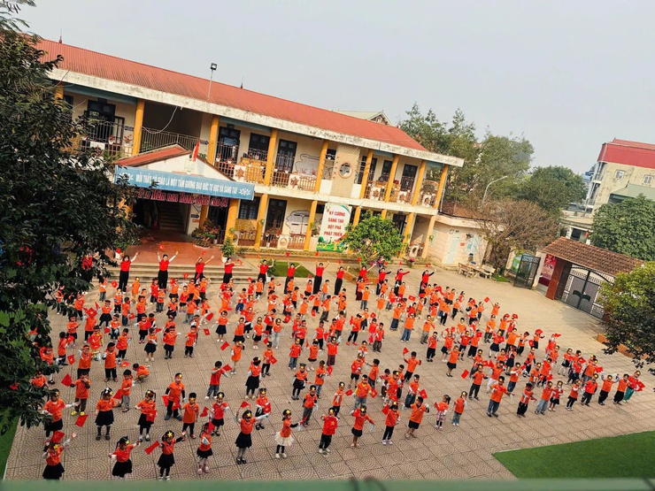 Trường Mầm non Sơn Đông hướng tới ngày bầu cử

- Ảnh 2.