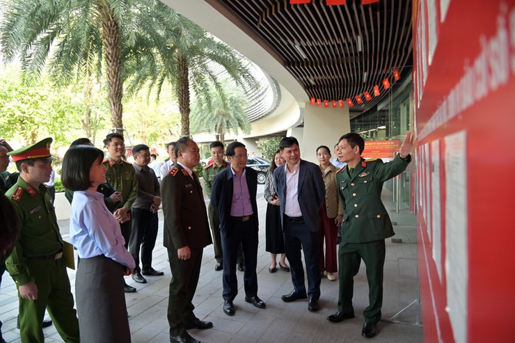 Đoàn công tác số 9 Thành ủy Hà Nội kiểm tra công tác chuẩn bị bầu cử tại phường Cầu Giấy- Ảnh 3.