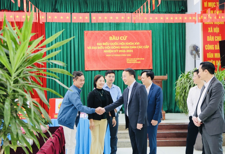 Trưởng ban Nội chính Thành ủy Hà Nội Trần Đình Cảnh kiểm tra công tác chuẩn bị bầu cử tại xã Tam Hưng - Ảnh 6.