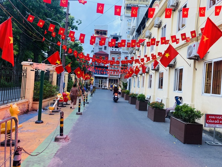 Phường Ba Đình rực rỡ cờ hoa, sẵn sàng cho Ngày hội lớn của toàn dân- Ảnh 4.