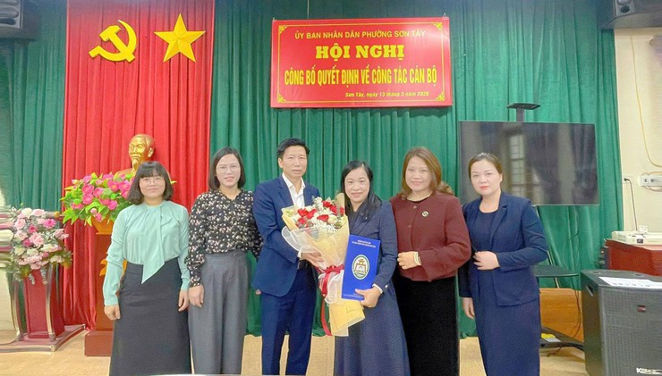 SƠN TÂY CÔNG BỐ QUYẾT ĐỊNH VỀ CÔNG TÁC CÁN BỘ- Ảnh 1.