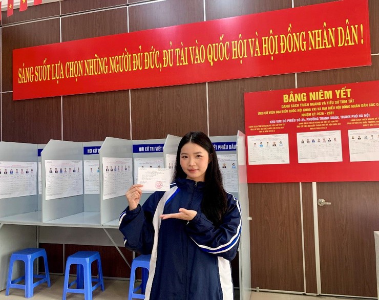 Sức mạnh từ sự tận tụy và sợi dây gắn kết lòng dân trong ngày bầu cử- Ảnh 4.