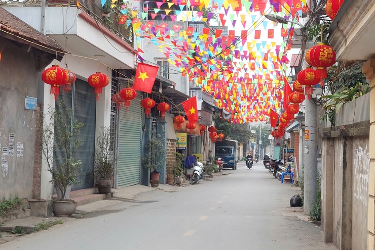 Phú Nghĩa trang trí cờ hoa rực rỡ chào mừng Ngày bầu cử 15/3/2026- Ảnh 6.