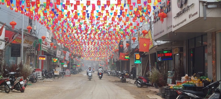 Phú Nghĩa trang trí cờ hoa rực rỡ chào mừng Ngày bầu cử 15/3/2026- Ảnh 7.