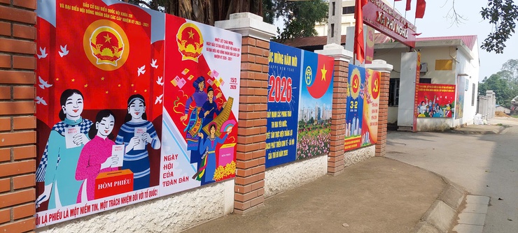 Phú Nghĩa trang trí cờ hoa rực rỡ chào mừng Ngày bầu cử 15/3/2026- Ảnh 2.