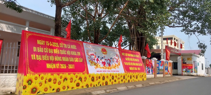 Phú Nghĩa trang trí cờ hoa rực rỡ chào mừng Ngày bầu cử 15/3/2026- Ảnh 3.
