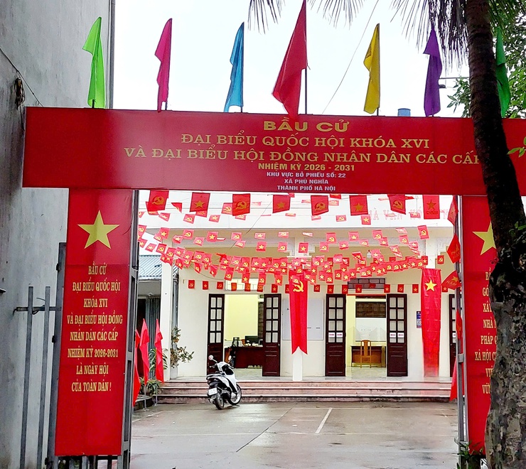 Phú Nghĩa trang trí cờ hoa rực rỡ chào mừng Ngày bầu cử 15/3/2026- Ảnh 16.