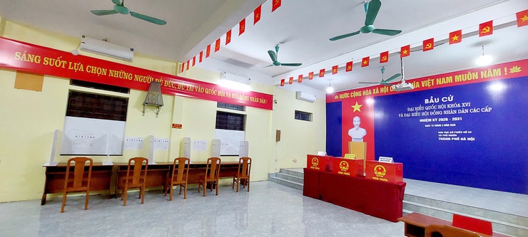 Phú Nghĩa trang trí cờ hoa rực rỡ chào mừng Ngày bầu cử 15/3/2026- Ảnh 11.