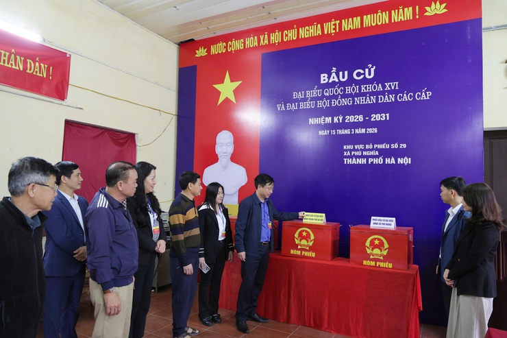 Phú Nghĩa trang trí cờ hoa rực rỡ chào mừng Ngày bầu cử 15/3/2026- Ảnh 10.