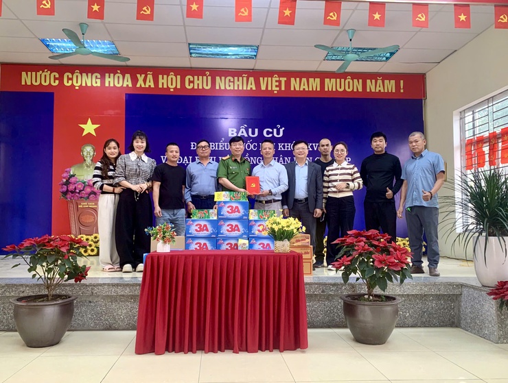 Đồng chí Trung tá Lê Văn Toàn- Ủy viên Ban Thường vụ Đảng ủy, Trưởng Công an xã Thư Lâm kiểm tra công tác chuẩn bị bầu cử tại các Khu vực bỏ phiếu số 38, 39, 40, 41, 42, 43, 44 thuộc Đơn vị bầu cử số 8- Ảnh 2.