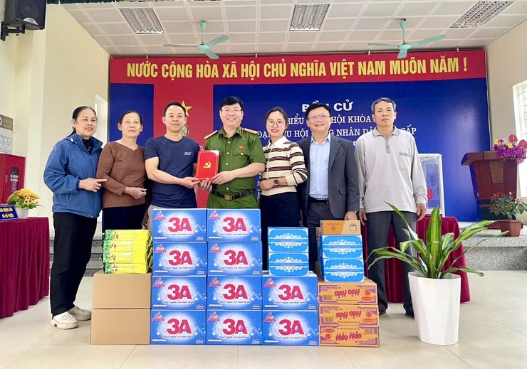 Đồng chí Trung tá Lê Văn Toàn- Ủy viên Ban Thường vụ Đảng ủy, Trưởng Công an xã Thư Lâm kiểm tra công tác chuẩn bị bầu cử tại các Khu vực bỏ phiếu số 38, 39, 40, 41, 42, 43, 44 thuộc Đơn vị bầu cử số 8- Ảnh 8.