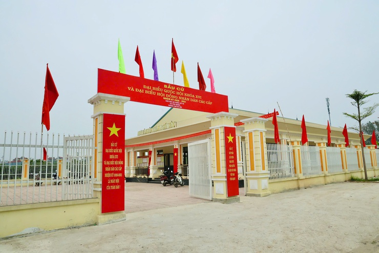 Phú Nghĩa trang trí cờ hoa rực rỡ chào mừng Ngày bầu cử 15/3/2026- Ảnh 8.