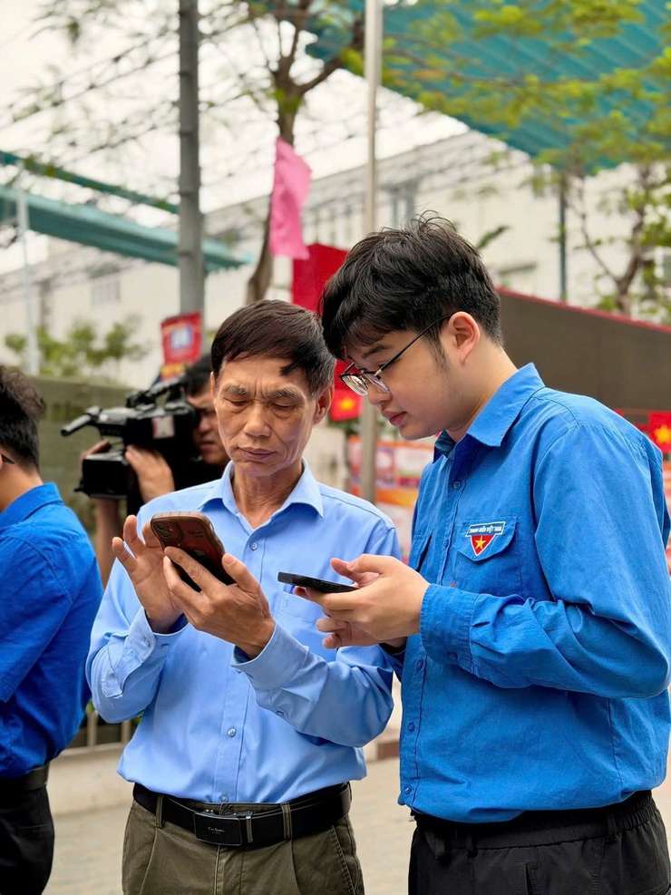 Đoàn thanh niên phường xung kích hỗ trợ công tác bầu cử- Ảnh 4.