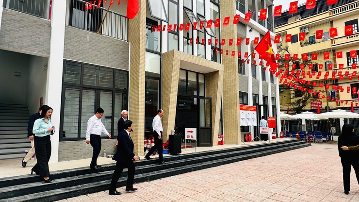 Kiểm tra công tác tuyên truyền, cổ động trực quan phục vụ bầu cử tại phường Định Công- Ảnh 1.