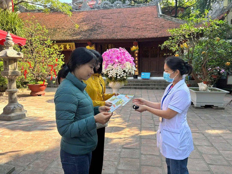 TRẠM Y TẾ PHƯỜNG VĂN MIẾU - QUỐC TỬ GIÁM TỔ CHỨC VỆ SINH MÔI TRƯỜNG PHỤC VỤ CÔNG TÁC Y TẾ CHUẨN BỊ CHO BẦU CỬ ĐẠI BIỂU QUỐC HỘI KHÓA XVI VÀ ĐẠI BIỂU HĐND CÁC CẤP NHIỆM KỲ 2026 - 2031- Ảnh 1.