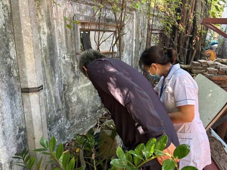 TRẠM Y TẾ PHƯỜNG VĂN MIẾU - QUỐC TỬ GIÁM TỔ CHỨC VỆ SINH MÔI TRƯỜNG PHỤC VỤ CÔNG TÁC Y TẾ CHUẨN BỊ CHO BẦU CỬ ĐẠI BIỂU QUỐC HỘI KHÓA XVI VÀ ĐẠI BIỂU HĐND CÁC CẤP NHIỆM KỲ 2026 - 2031- Ảnh 4.