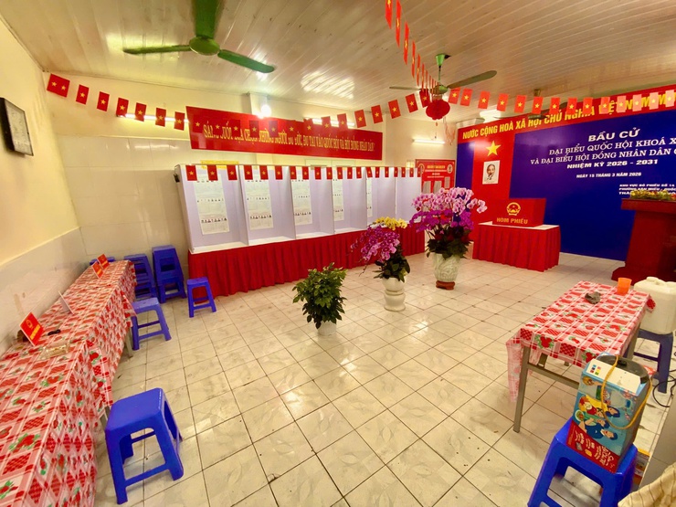 PHƯỜNG VĂN MIẾU – QUỐC TỬ GIÁM HOÀN THÀNH CÔNG TÁC TRANG TRÍ TẠI CÁC ĐIỂM BẦU CỬ TRÊN ĐỊA BÀN, BẢO ĐẢM ĐÚNG TIẾN ĐỘ- Ảnh 2.