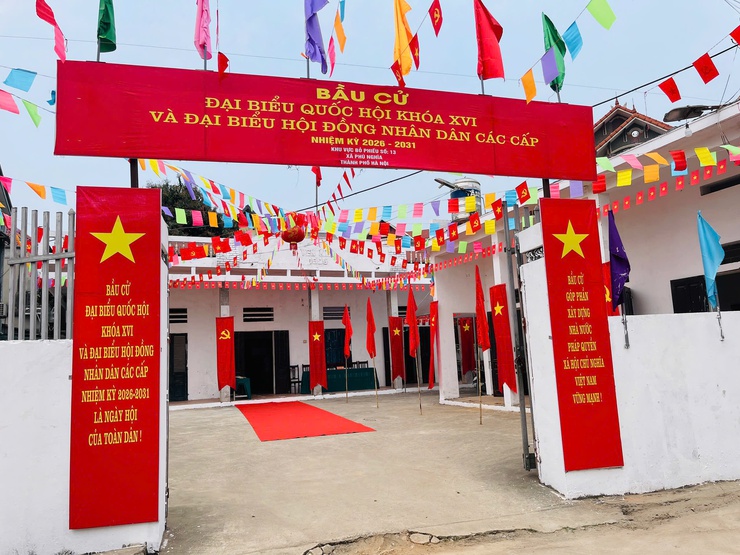 Phú Nghĩa trang trí cờ hoa rực rỡ chào mừng Ngày bầu cử 15/3/2026- Ảnh 13.