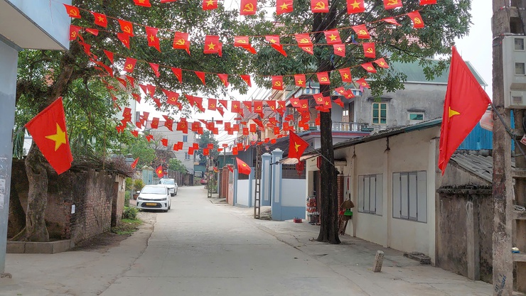 Phú Nghĩa trang trí cờ hoa rực rỡ chào mừng Ngày bầu cử 15/3/2026- Ảnh 5.