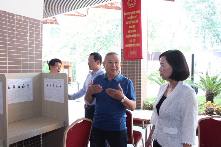 Phường Giảng Võ rà soát toàn diện công tác chuẩn bị bầu cử tại các điểm bỏ phiếu- Ảnh 1.