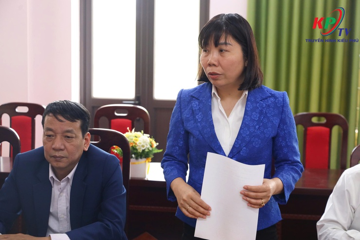 UBND xã trao quyết định bổ nhiệm cán bộ quản lý các trường học trên địa bàn- Ảnh 2.