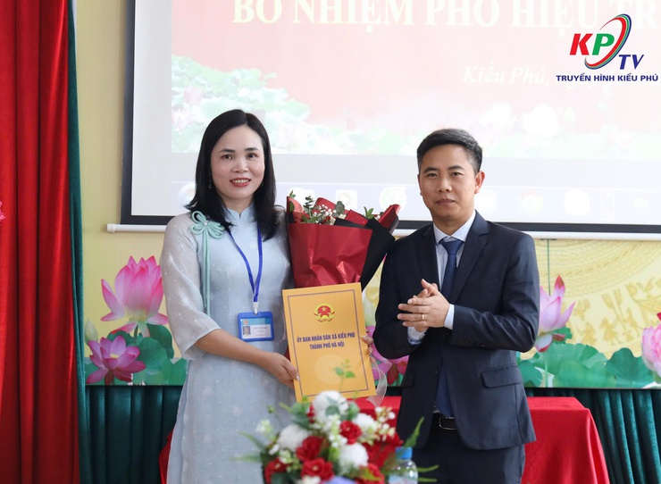 UBND xã trao quyết định bổ nhiệm cán bộ quản lý các trường học trên địa bàn- Ảnh 3.