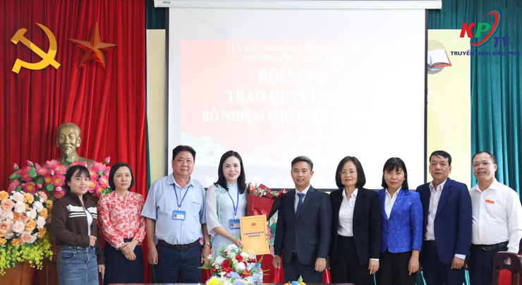 UBND xã trao quyết định bổ nhiệm cán bộ quản lý các trường học trên địa bàn- Ảnh 4.