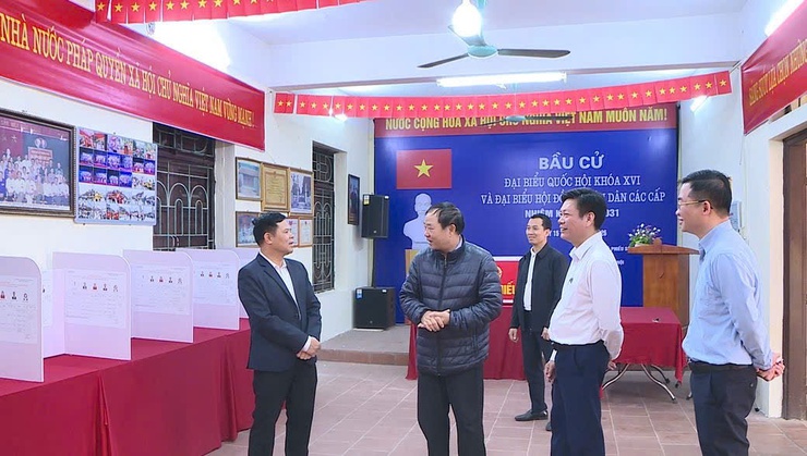 Đồng chí Chủ tịch UBND xã Kiều Trọng Sỹ kiểm tra công tác chuẩn bị bầu cử trên địa bàn- Ảnh 5.