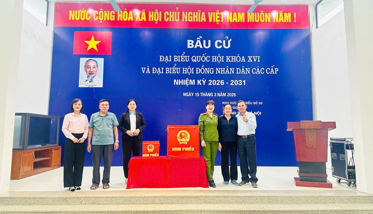 Mặt trận Tổ quốc và các tổ chức chính trị - xã hội xã Quốc Oai thăm, động viên các tổ bầu cử trước Ngày hội toàn dân- Ảnh 10.