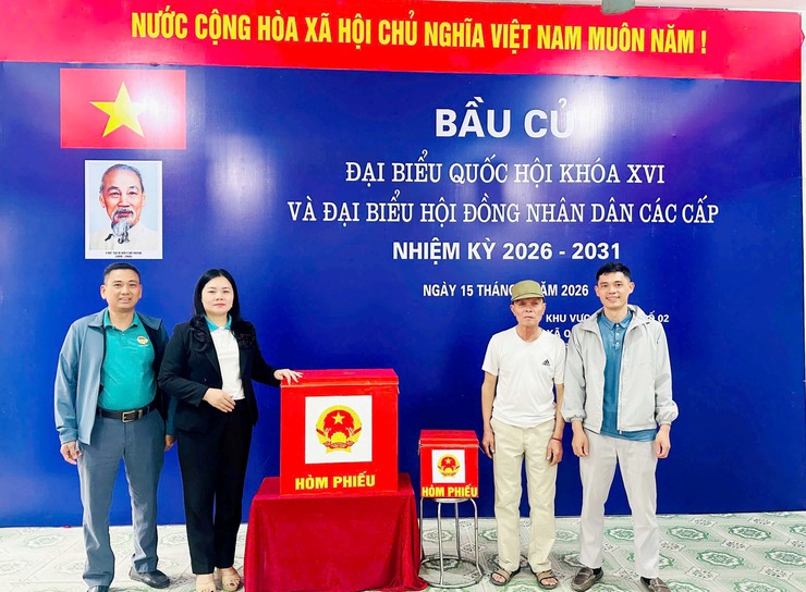 Mặt trận Tổ quốc và các tổ chức chính trị - xã hội xã Quốc Oai thăm, động viên các tổ bầu cử trước Ngày hội toàn dân- Ảnh 11.