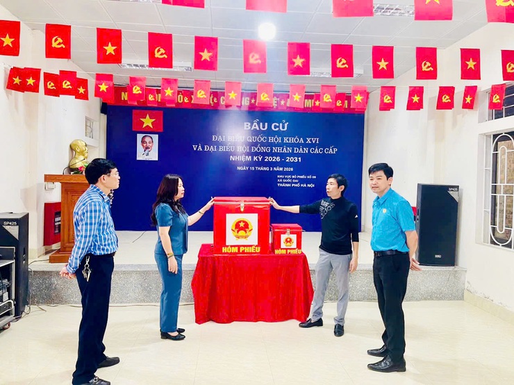 Mặt trận Tổ quốc và các tổ chức chính trị - xã hội xã Quốc Oai thăm, động viên các tổ bầu cử trước Ngày hội toàn dân- Ảnh 2.