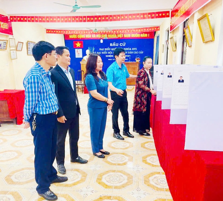 Mặt trận Tổ quốc và các tổ chức chính trị - xã hội xã Quốc Oai thăm, động viên các tổ bầu cử trước Ngày hội toàn dân- Ảnh 4.