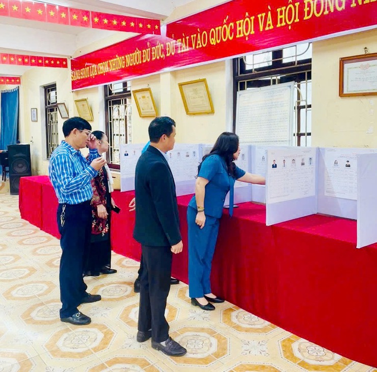 Mặt trận Tổ quốc và các tổ chức chính trị - xã hội xã Quốc Oai thăm, động viên các tổ bầu cử trước Ngày hội toàn dân- Ảnh 5.