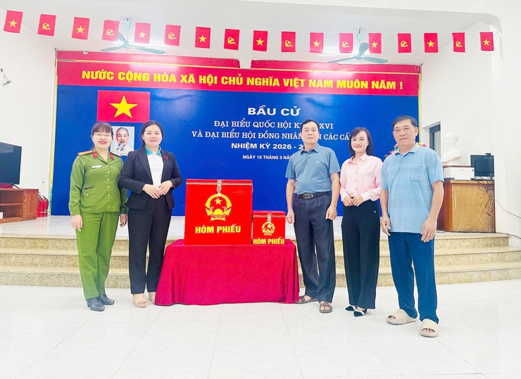 Mặt trận Tổ quốc và các tổ chức chính trị - xã hội xã Quốc Oai thăm, động viên các tổ bầu cử trước Ngày hội toàn dân- Ảnh 6.