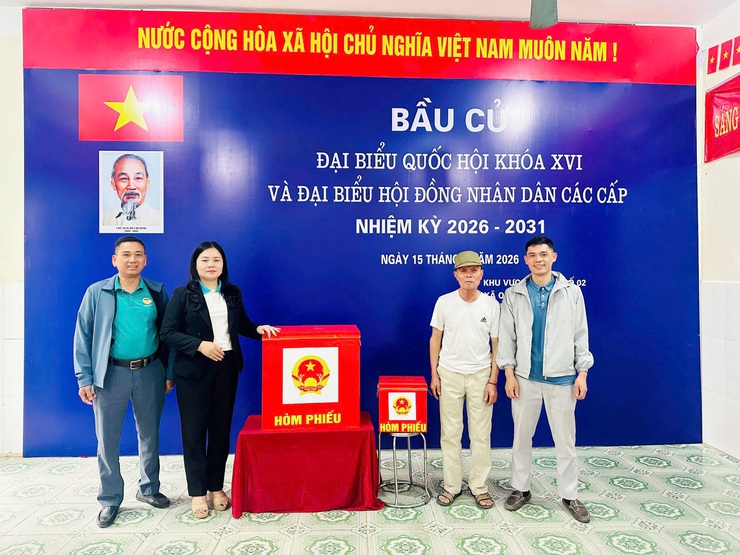 Mặt trận Tổ quốc và các tổ chức chính trị - xã hội xã Quốc Oai thăm, động viên các tổ bầu cử trước Ngày hội toàn dân- Ảnh 7.